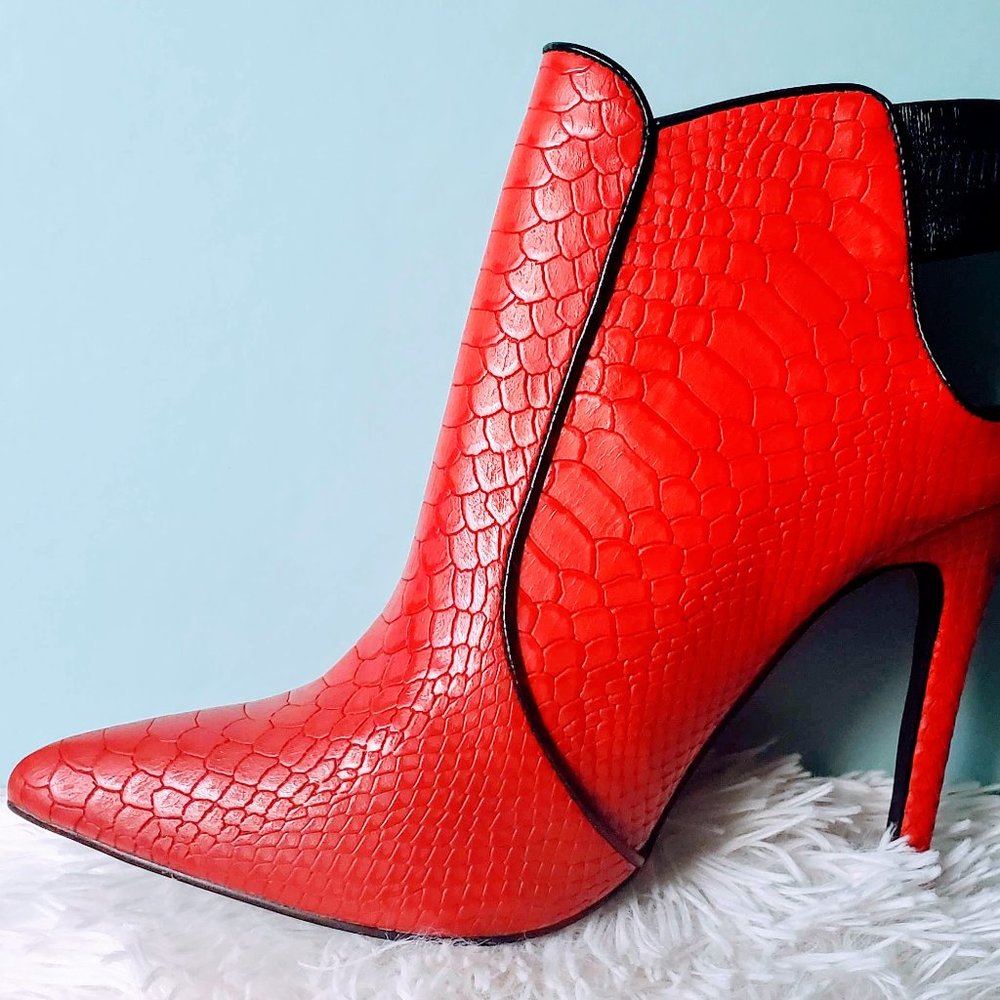 Paladora Booties by Privileged - Picture 2 of 13